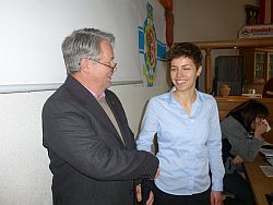 Glückwunsch für die Neue. Präsident Reinhard Fuhr gratuliert Eva Deichmann zur Wahl.
