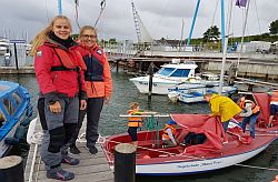 Fleissige Saison- Segellehrerinnen:  Nina Ruckhaber und Johanna Gierisch, beide 17 Jahre alt.
